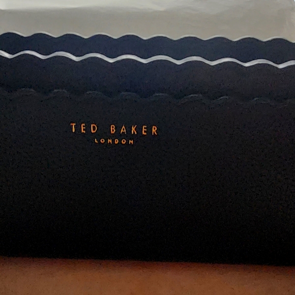 Ted Baker Vivecka scalloped leather purse/ wallet - Picture 1 of 13